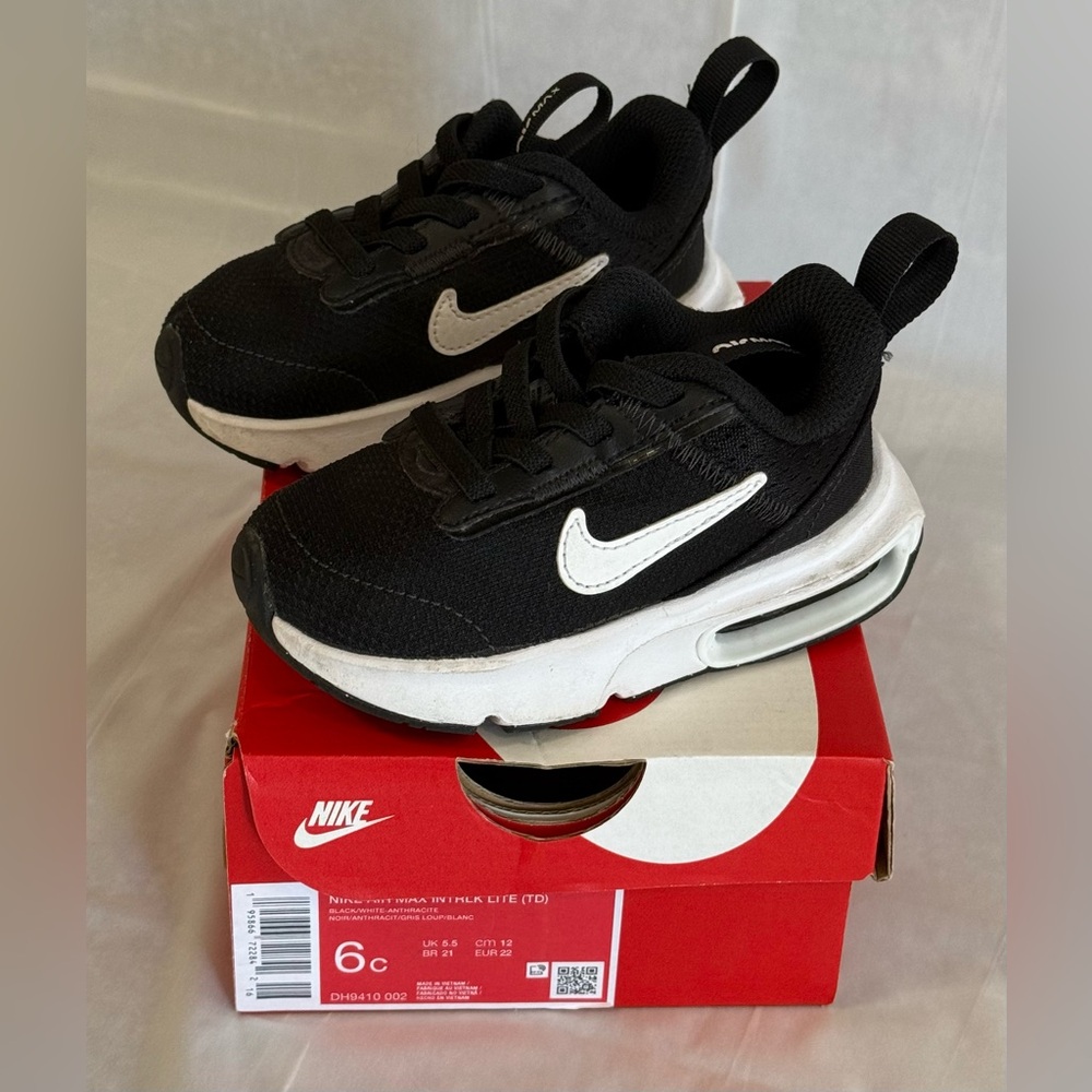 Nike Kids Black and White Sneakers